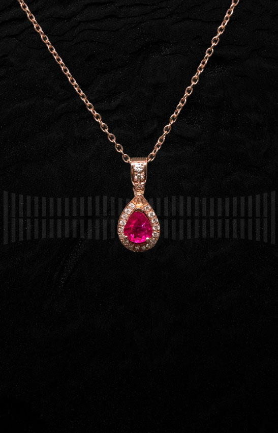 Colgante en Oro Rosa con Rubí y Diamantes Brillantes –