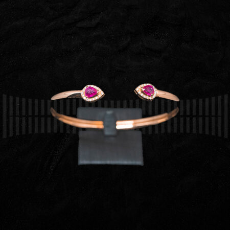 Pulsera Torques en Oro Rosa con Diamantes Brillantes y Rubí