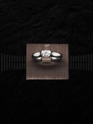 Sortija de Oro Blanco con Diamante