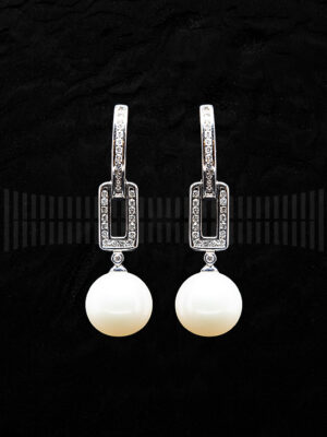 Pendientes de Oro Blanco con Diamantes y Perla Cultivada