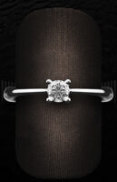 Sortija Solitario de Oro Blanco con Diamantes