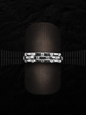 Sortija de Oro Blanco con Diamantes