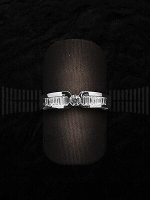 Sortija de Oro Blanco con Diamantes