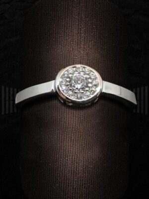 18K 100487 SORTIJA ORO NLANCO CIRCONITA-detalle