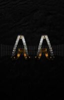 Pendientes medio aro brillantes