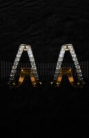 Pendientes medio aro brillantes