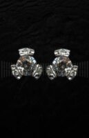 Chatón con Brillantes en garras