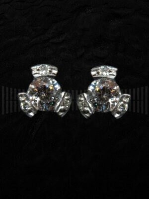 ILD 04092BTE-CHATON CON BRILLANTES EN GARRAS-detalle