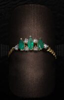 Sortija Oro Amarillo Garras Brillantes y Esmeralda