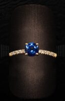 Sortija Zafiro Azul con Diamantes y Oro Rosa