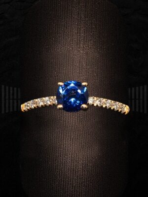 MER 28131109102 SORTIJA ZAFIRO AZUL CON DIAMANTES Y ORO ROSA IMG_1260-detalle