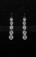 Pendiente chato brillante