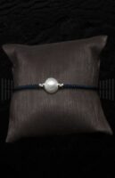 Pulsera acero pavonado con frente oro blanco y perla asturiana