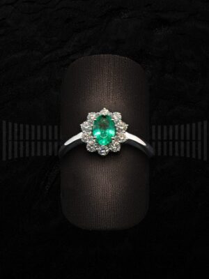 Sortija Esmeralda y Brillantes