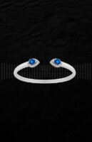 Brazalete de oro blanco de 1ª Ley con diamantes talla brillante y zafiros