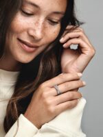 Anillo Doble Banda Cruzada en Pavé