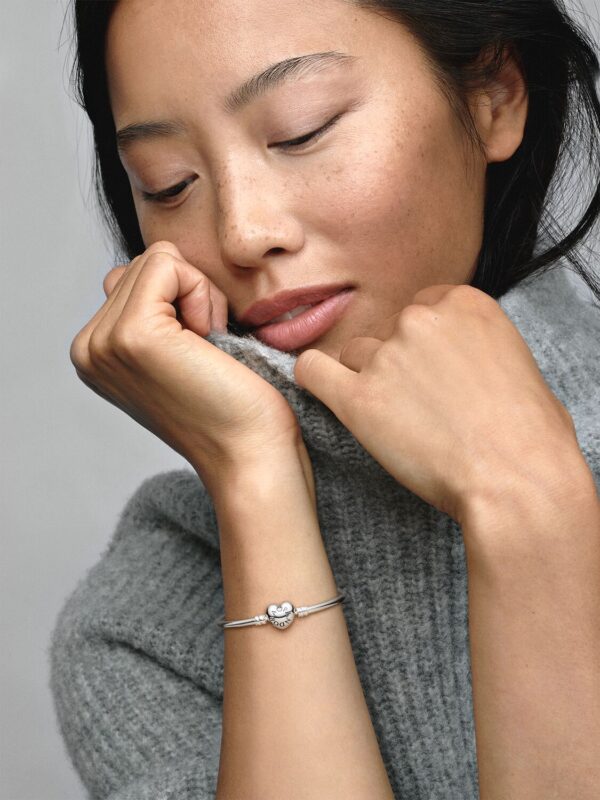 Pulsera Rígida Cierre de Corazón Logotipo