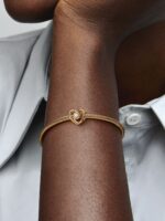 Charm Perla Cultivada de Agua Dulce Tratada y Corazón de Filigrana