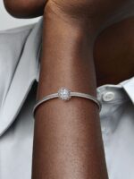 Charm Redondo Brillante en Pavé