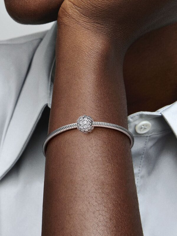 Charm Redondo Brillante en Pavé