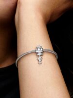 Charm Colgante Sra. Potts y Chip La Bella y la Bestia de Disney