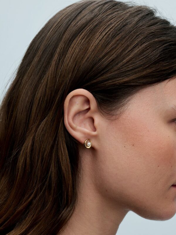 Pendientes de Botón Óvalos Forma Orgánica y Perla Cultivada de Agua Dulce