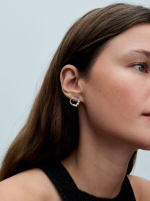 Pendientes de Botón Círculo Forma Orgánica y Perlas Cultivadas de Agua Dulce Tratada