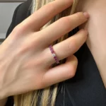 Colección Classic, Diamante 0.11 ct, rubi, alianza