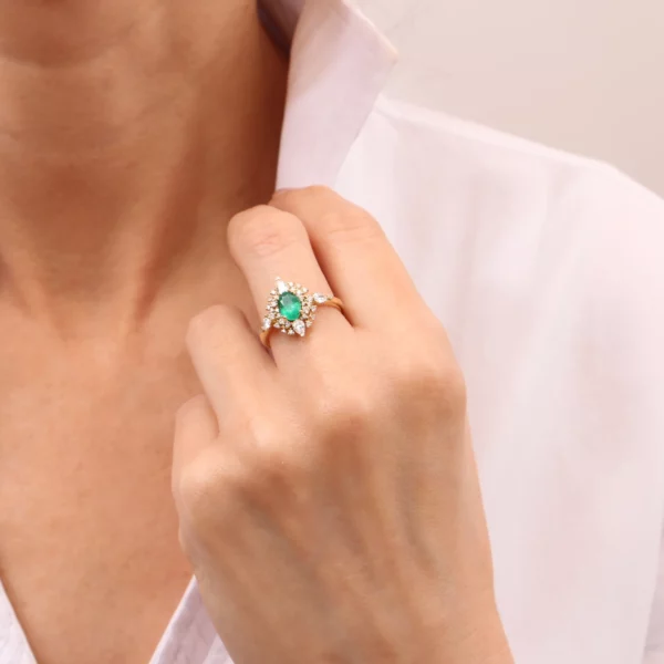 Colección Princess, Diamante 0.22 ct y diamante 0.42 ct, esmeralda, botón